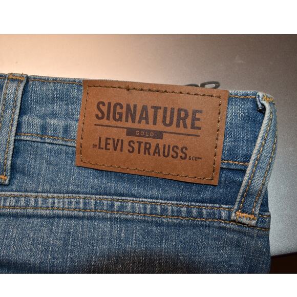 Levi's Signature Series Men's W44 Jean Shorts Distressed Jorts Denim - Picture 3 of 8
